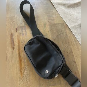 Lululemon Everywhere Belt Bag 1L
